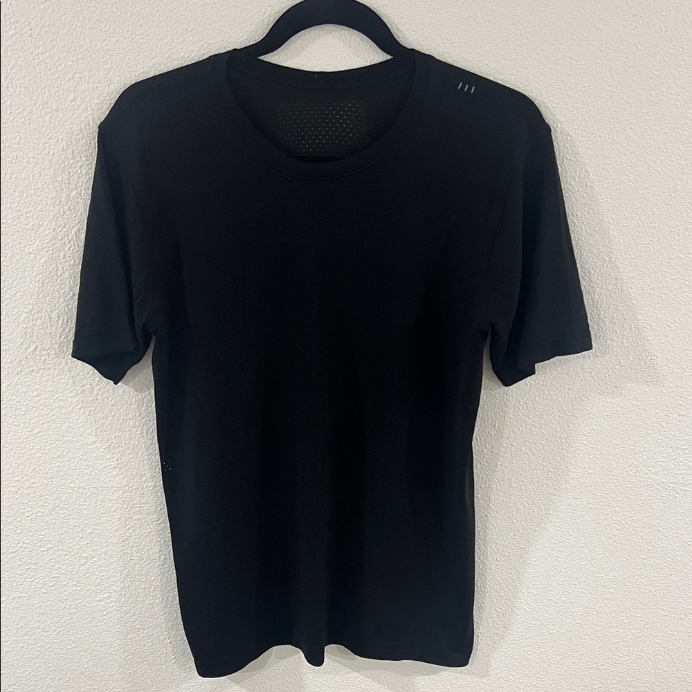 lululemon athletica Black Short Sleeve Tee